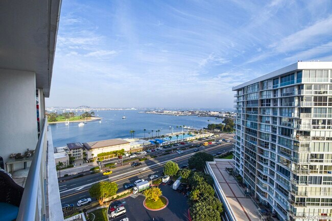 Building Photo - 1810 Avenida Del Mundo