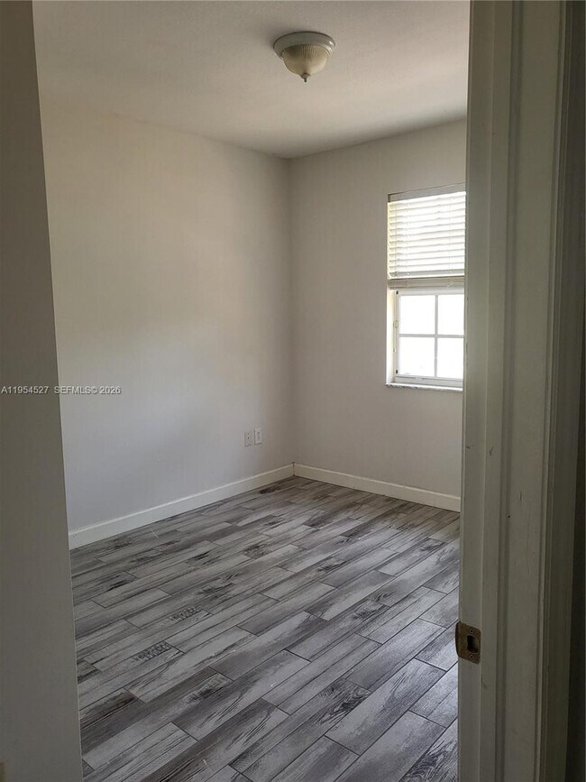 Building Photo - 4125 NE 24th Dr