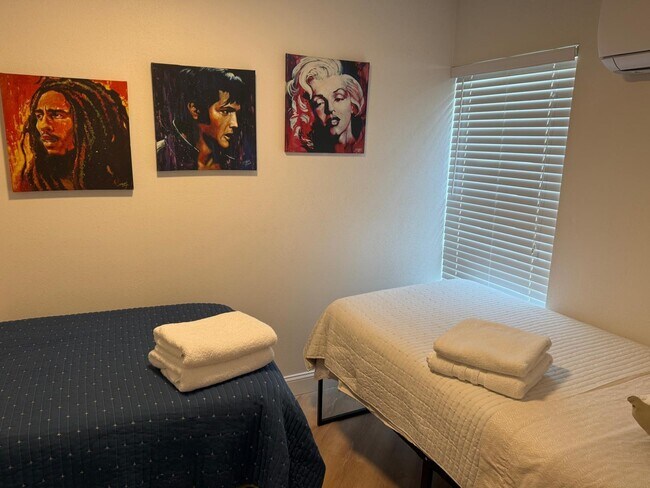 Building Photo - 2040 Falconhurst Pl