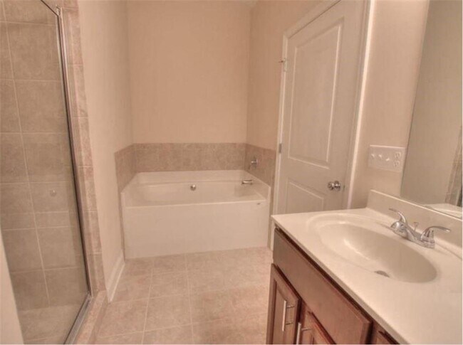 Building Photo - 2415 Tenor Ln