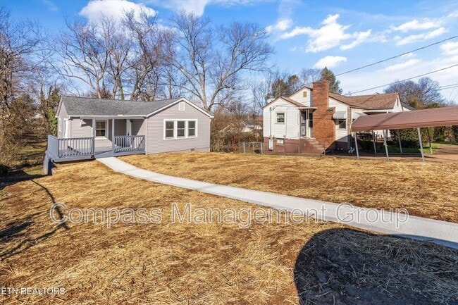 Building Photo - 3615 Lilac Ave