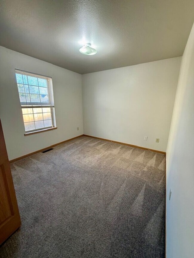 Building Photo - 726 Meagher Ave