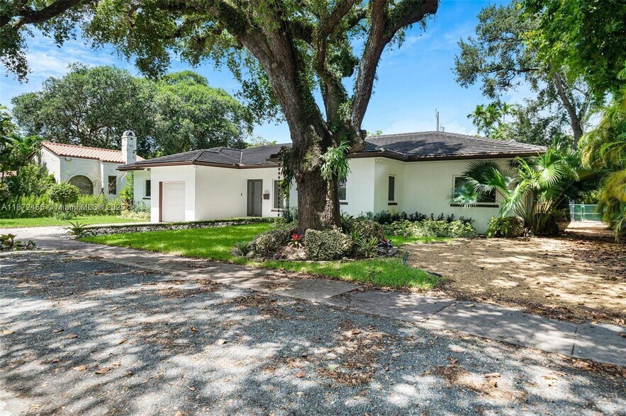 Building Photo - 511 Madeira Ave