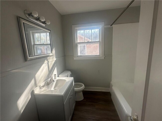 Building Photo - 708 Glenwood St