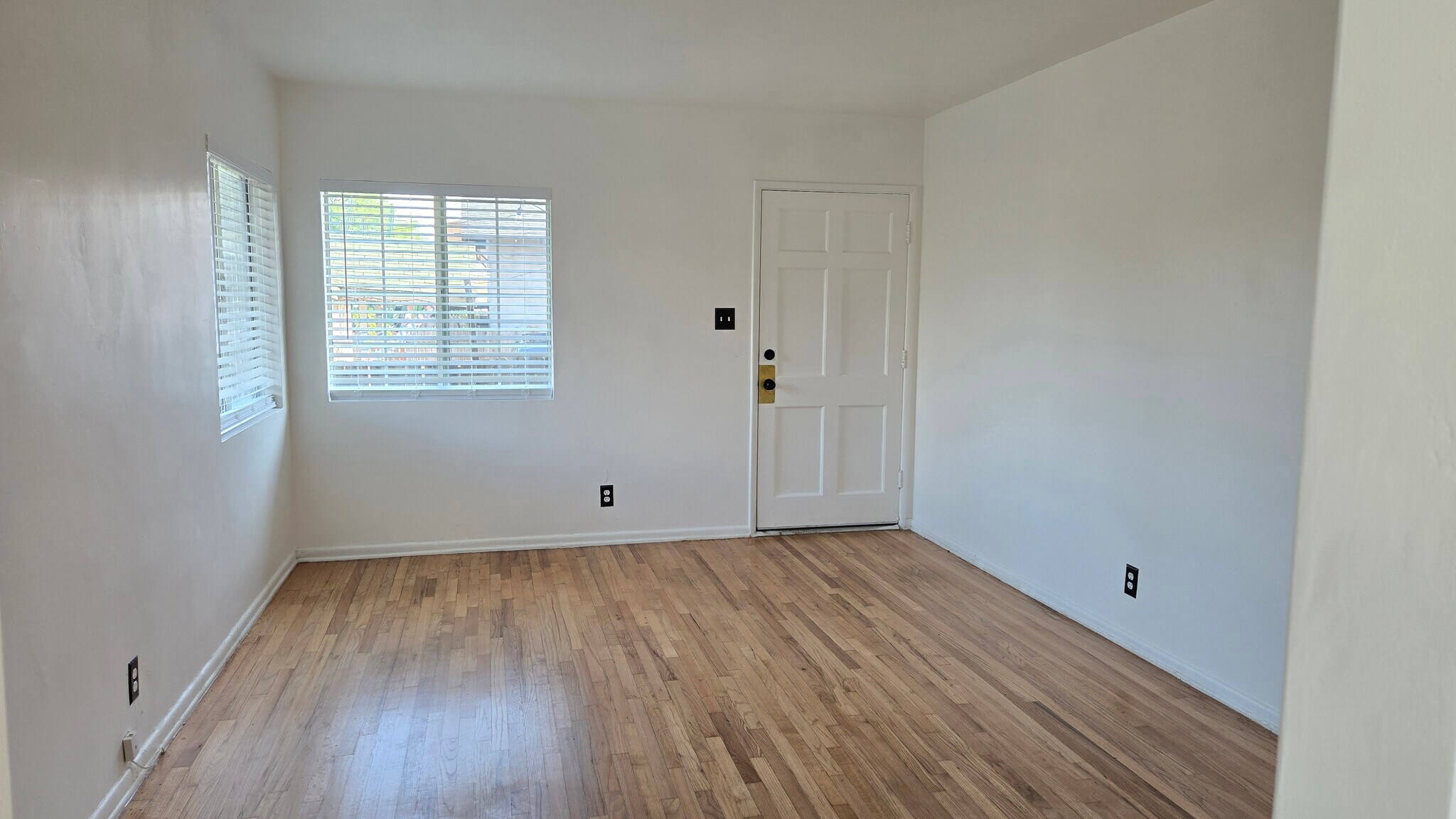 Building Photo - 3552 Locke Ave