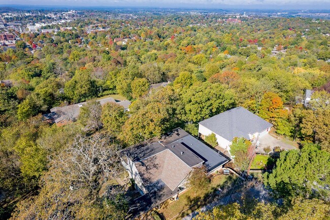 Building Photo - WHAT A VIEW!!! FULLY FURNISHED 5 BEDROOM & 4 BATH ON TOP OF MOUNT SEQUOYAH!!!