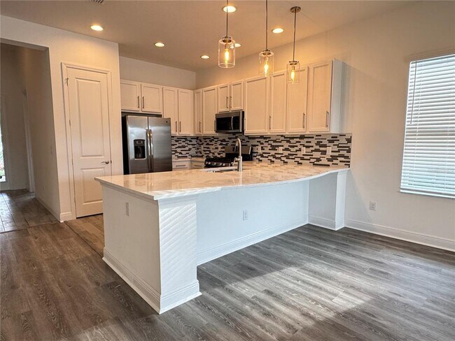 Building Photo - 31045 Lindentree Dr