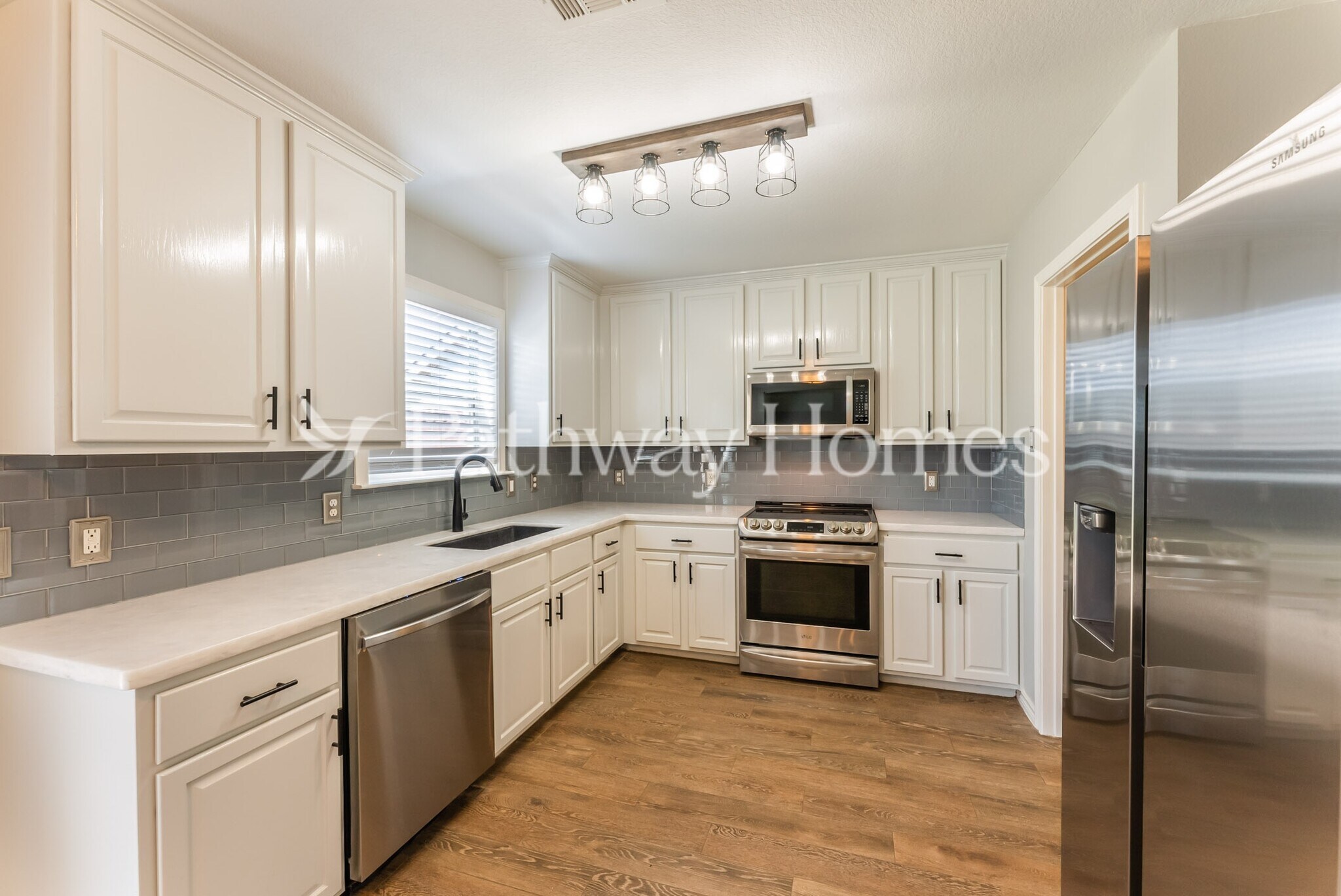 Building Photo - 212 Hereford Dr