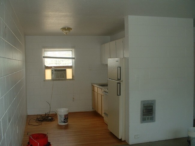 Kitchen - Rosa Garden Apartments