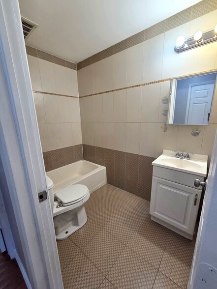 Building Photo - 48 Ellis Ave