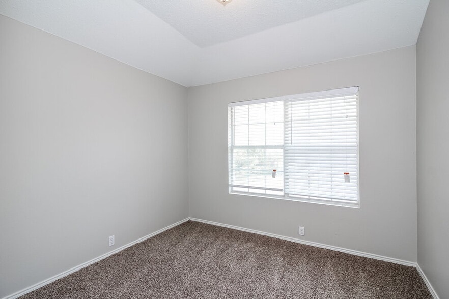 Building Photo - 216 High Pointe Ln