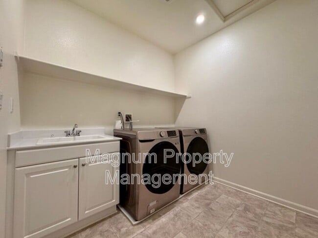 Building Photo - 31310 Reserve Dr