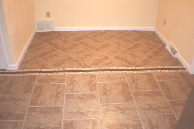 DINNING ROOM AREA - 2820 Independence St
