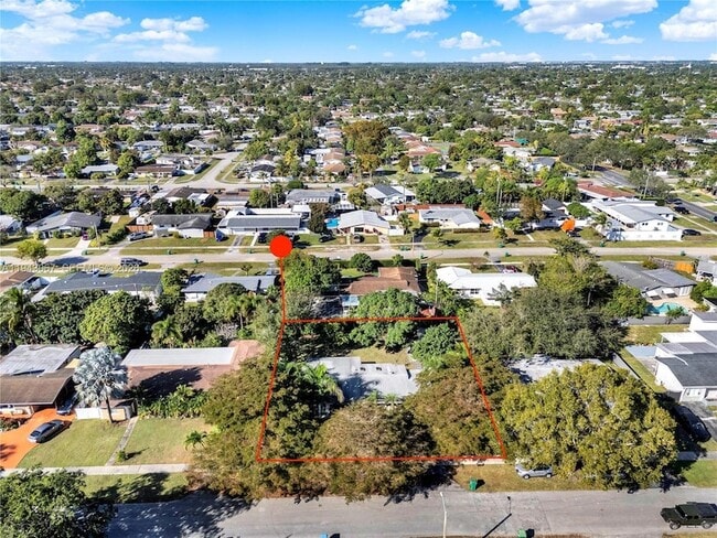 Building Photo - 16102 SW 98th Ave