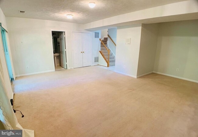 Building Photo - 10496 Courtney Dr