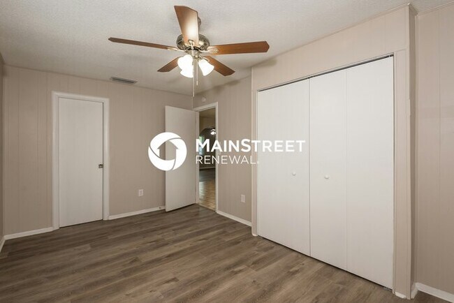 Building Photo - 3 Bedroom Pet-Friendly Home in VENICE, FL with Main Street Renewal