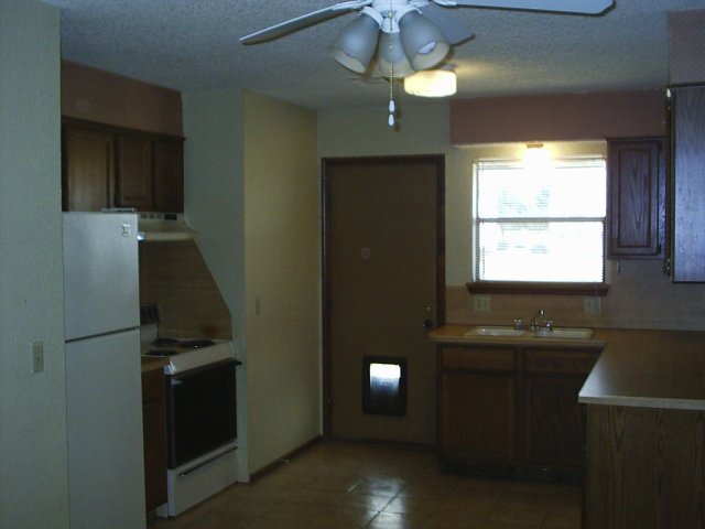 Building Photo - 800 Swan Lake Rd