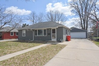 Building Photo - Charming SW Rochester home with fenced yard!