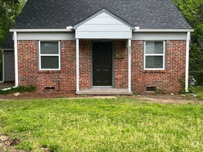 Building Photo - Beautiful Two Bedroom, One Bath Ready For ...
