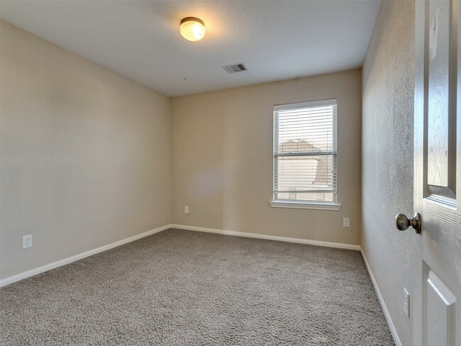 Building Photo - 2750 Villa Bella Ct