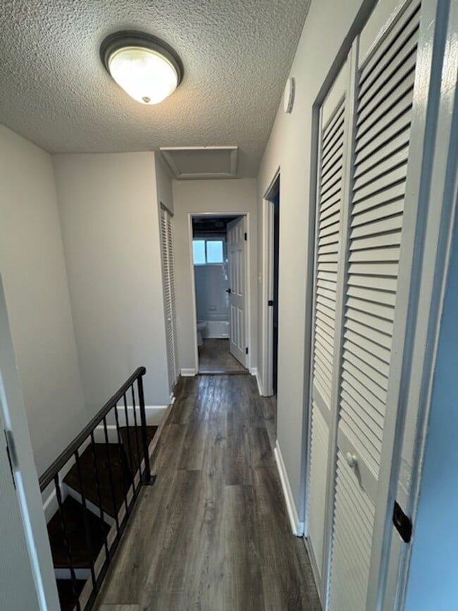 Building Photo - 610 Park Ave