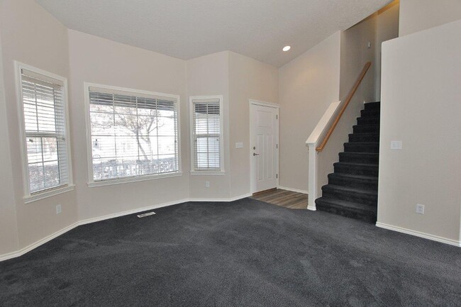 Building Photo - Clean home in Quiet Neighborhood