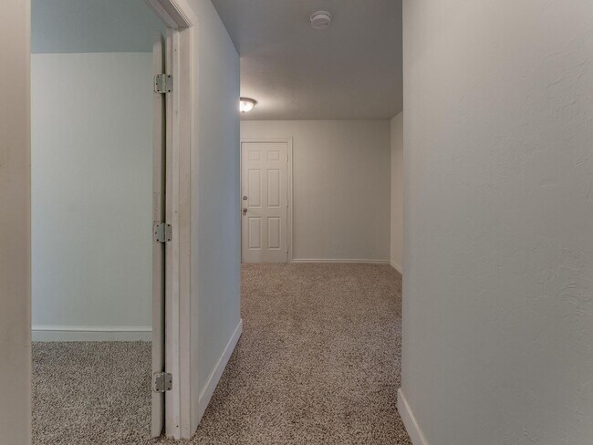 Building Photo - Home for rent in heart of OKC