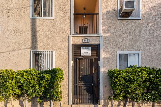 Building Photo - 182 W Vernon Ave