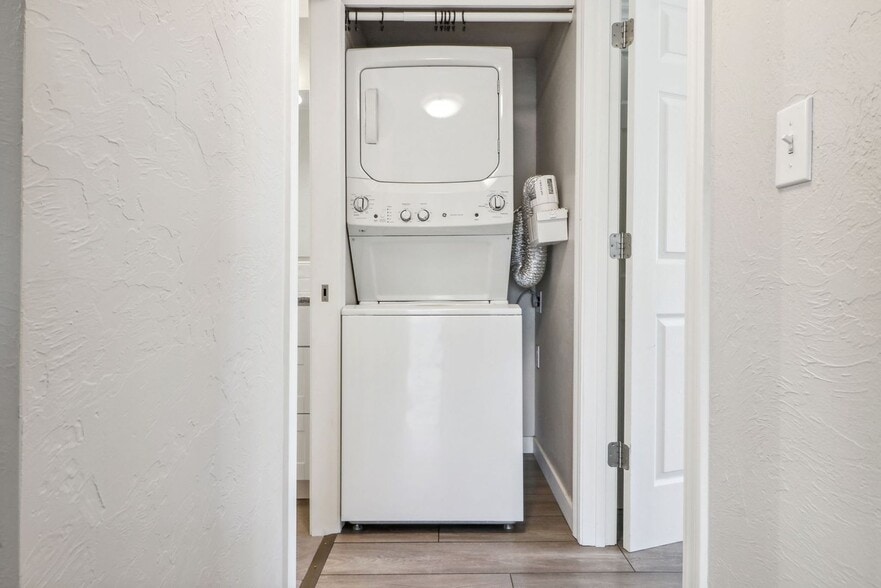 Building Photo - 1180 S Monaco St Pkwy