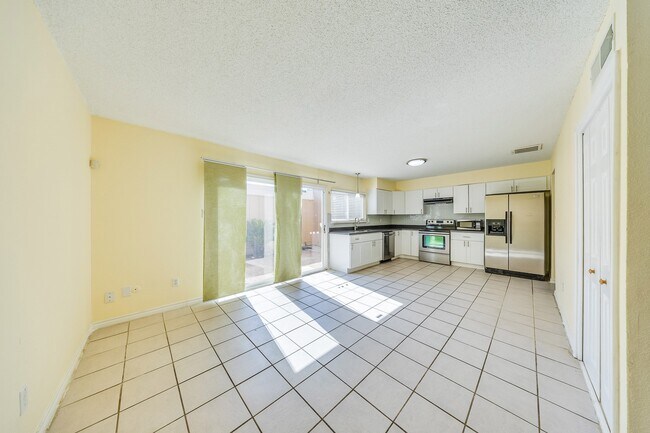 Building Photo - 2391 Crescent Park Dr