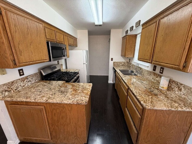 Building Photo - Spacious Single-Story Home with Large Yard & Classic Charm