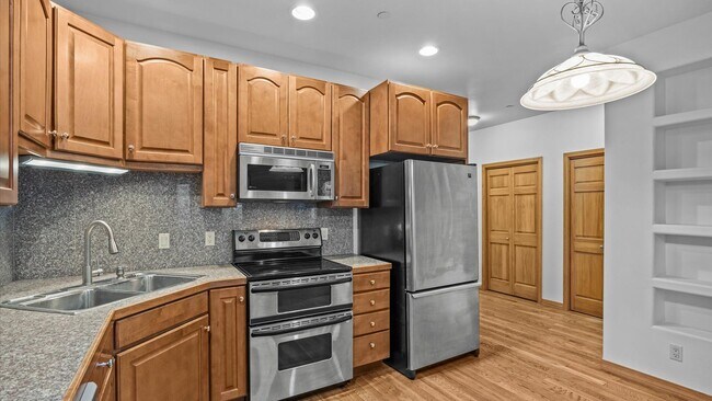 Building Photo - Charming 2-Bedroom Apartment in a Convenient Glenwood Springs Location