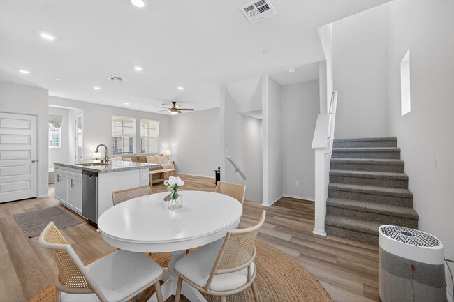 Building Photo - 40379 Melrose Dr
