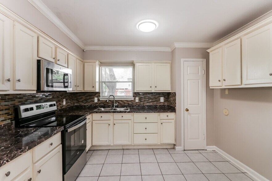 Building Photo - 12805 Bexley Dr