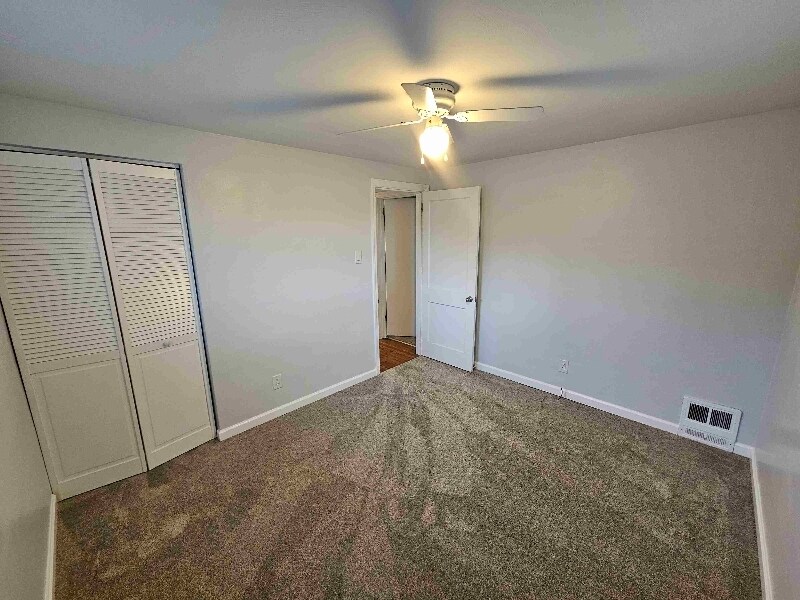 Building Photo - 1606 Greentree Rd