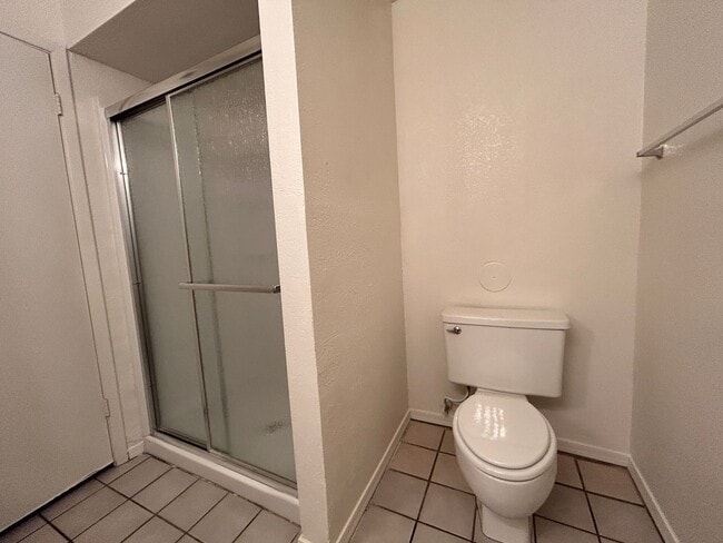 Building Photo - On the Lake, 2 Bed, 2 Bath, Great Views!