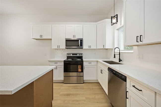 Building Photo - 309 Massachusetts St