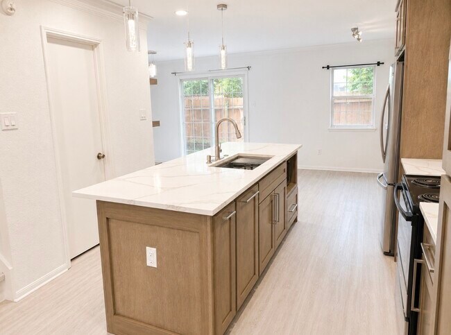 Building Photo - 14401 Misty Meadow Ln