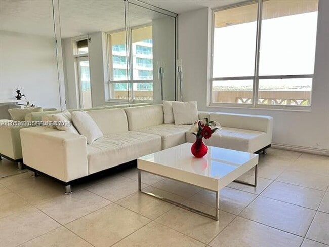 Building Photo - 10185 Collins Ave
