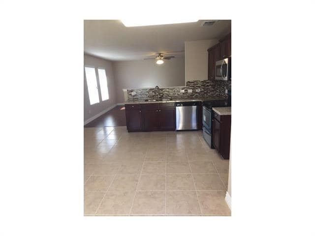 Building Photo - 6812 Valleycreek Dr