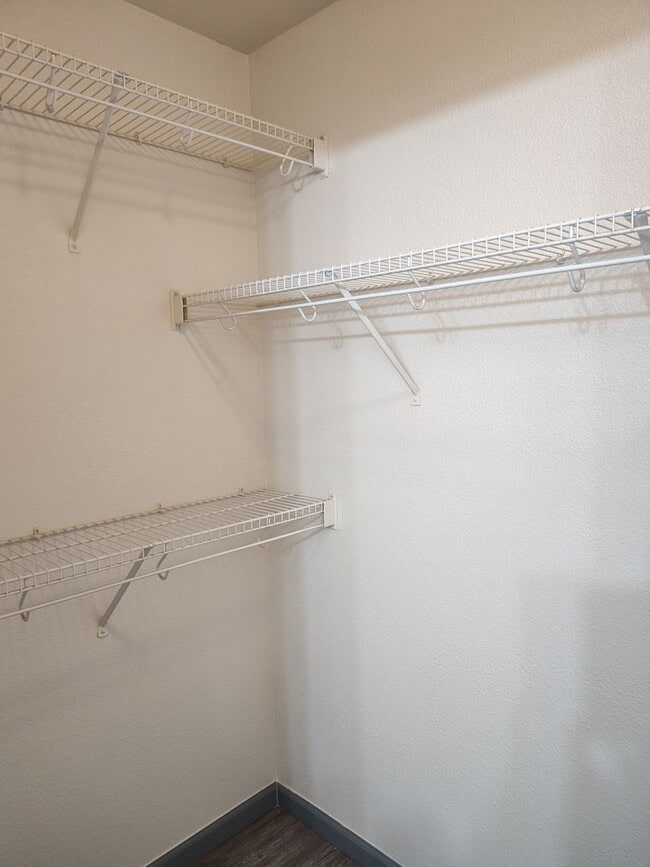 Building Photo - ALL PROSPECTIVE TENANTS MUST SUBMIT A $58 NON-REFUNDABLE APPLICATION FEE PER APPLICANT ONLINE AND...