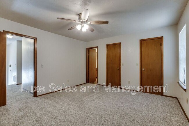 Building Photo - 1705 N Gleason Ave