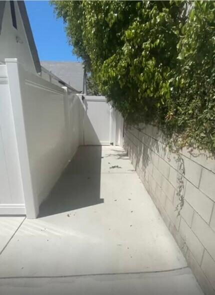 Walk way to front door - 6676 Colgate Ave