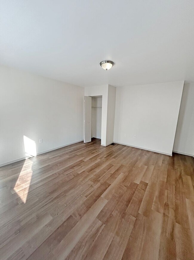 Building Photo - 36 Hickory St