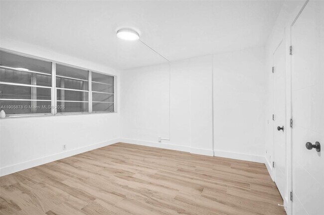 Building Photo - 1333 E Hallandale Beach Blvd