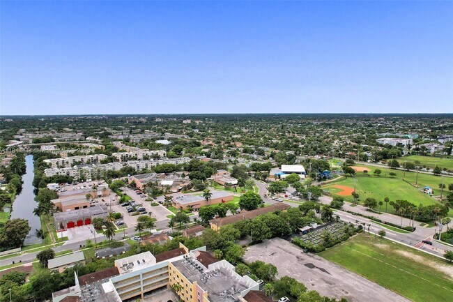 Building Photo - 3530 NW 43rd Ave