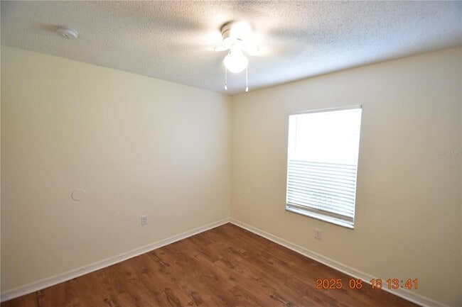 Building Photo - 38927 Carr Dr