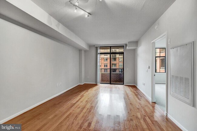 Building Photo - 1021 N Garfield St