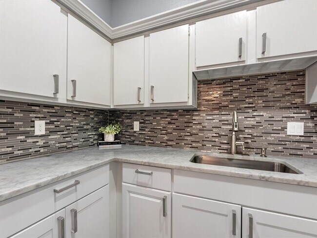 Building Photo - 2021 Spenwick Dr