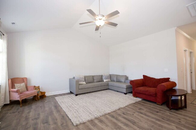 Building Photo - "Spacious 4-Bedroom Gem with 3 Full Baths - 2344 Sq Ft of Comfort on Stackhouse Drive!"